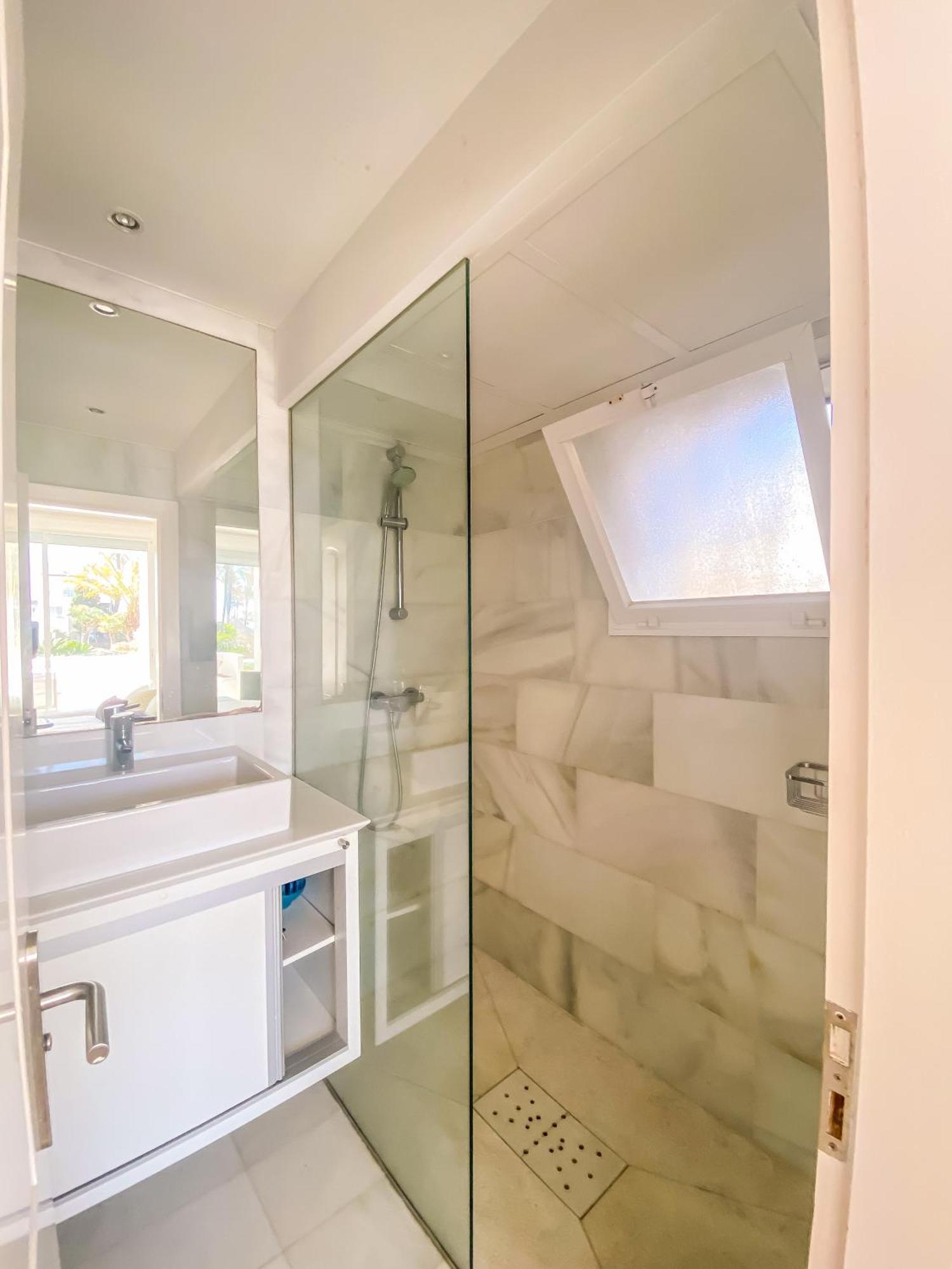 Alcazaba Beach Apartment Estepona Bagian luar foto