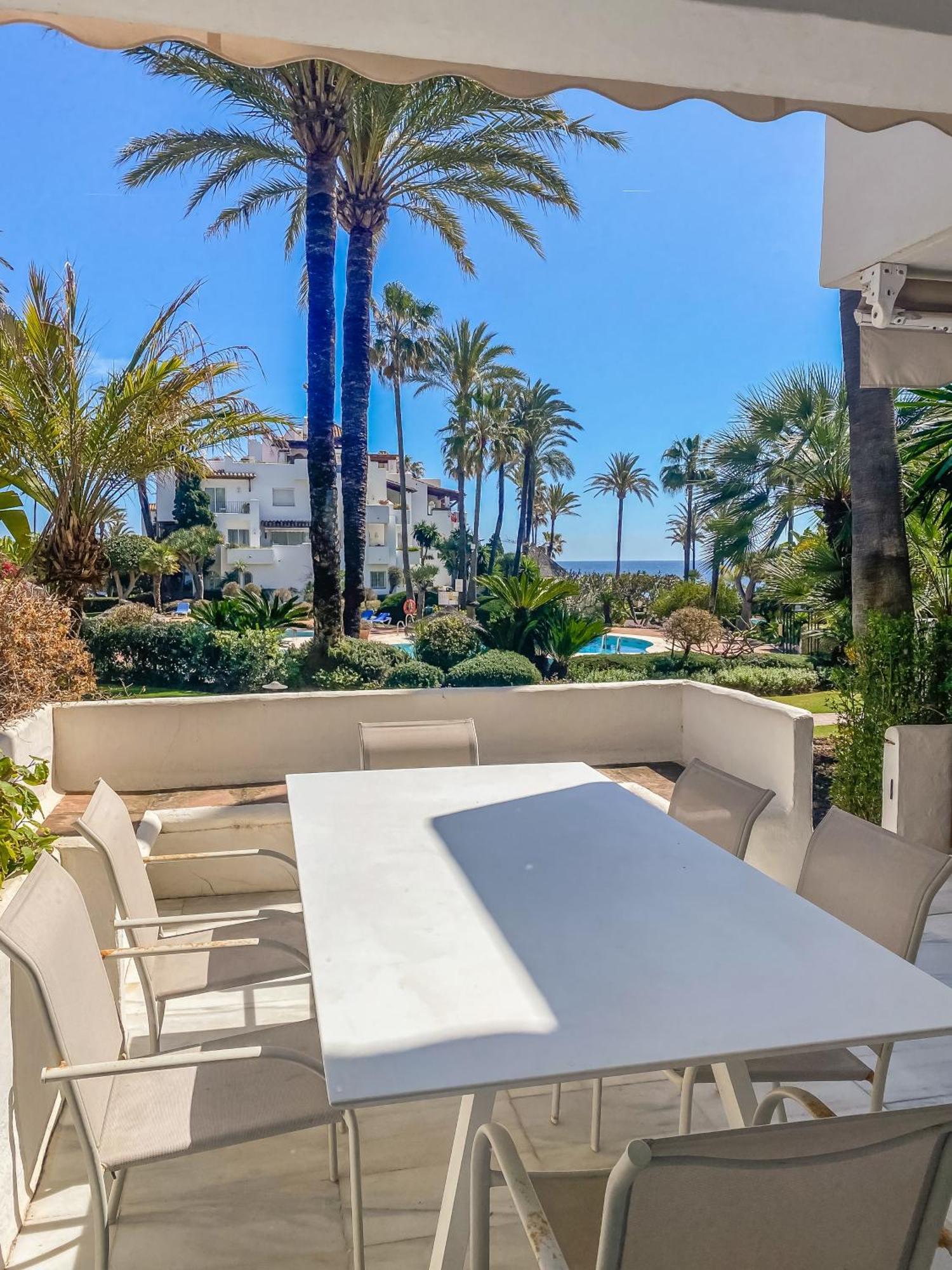 Alcazaba Beach Apartment Estepona Bagian luar foto